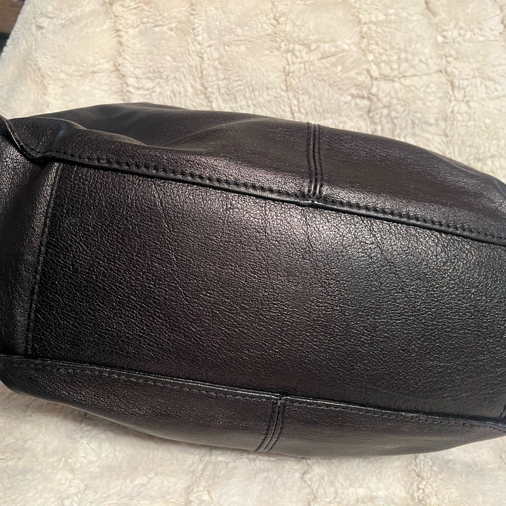 Burberry Black Leather hobo Bag and Wallet - Picture 3 of 8